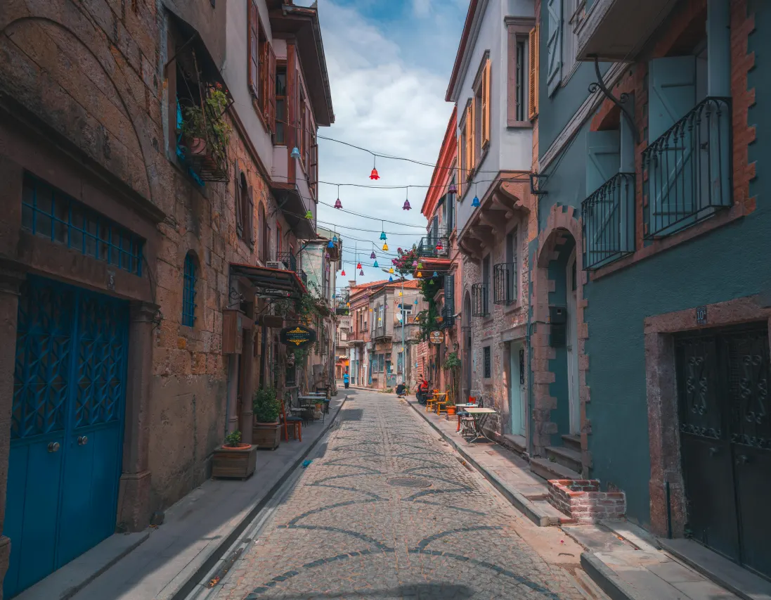 Ayvalık: Taş Sokaklarda Tarihi Bir Yolculuk