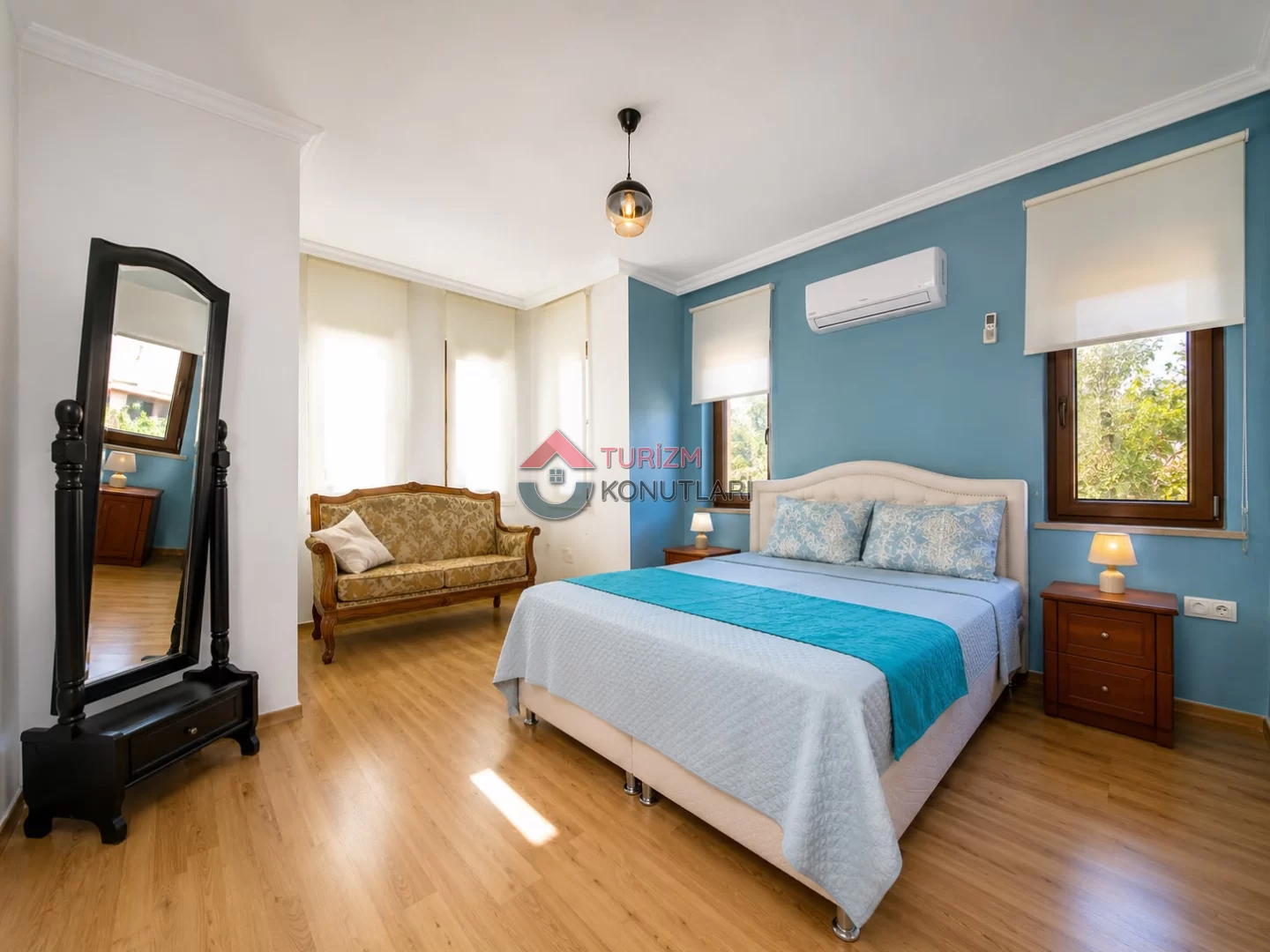 Marmaris Söğüt'te Deniz Manzaralı 4+1 Havuzlu Villa