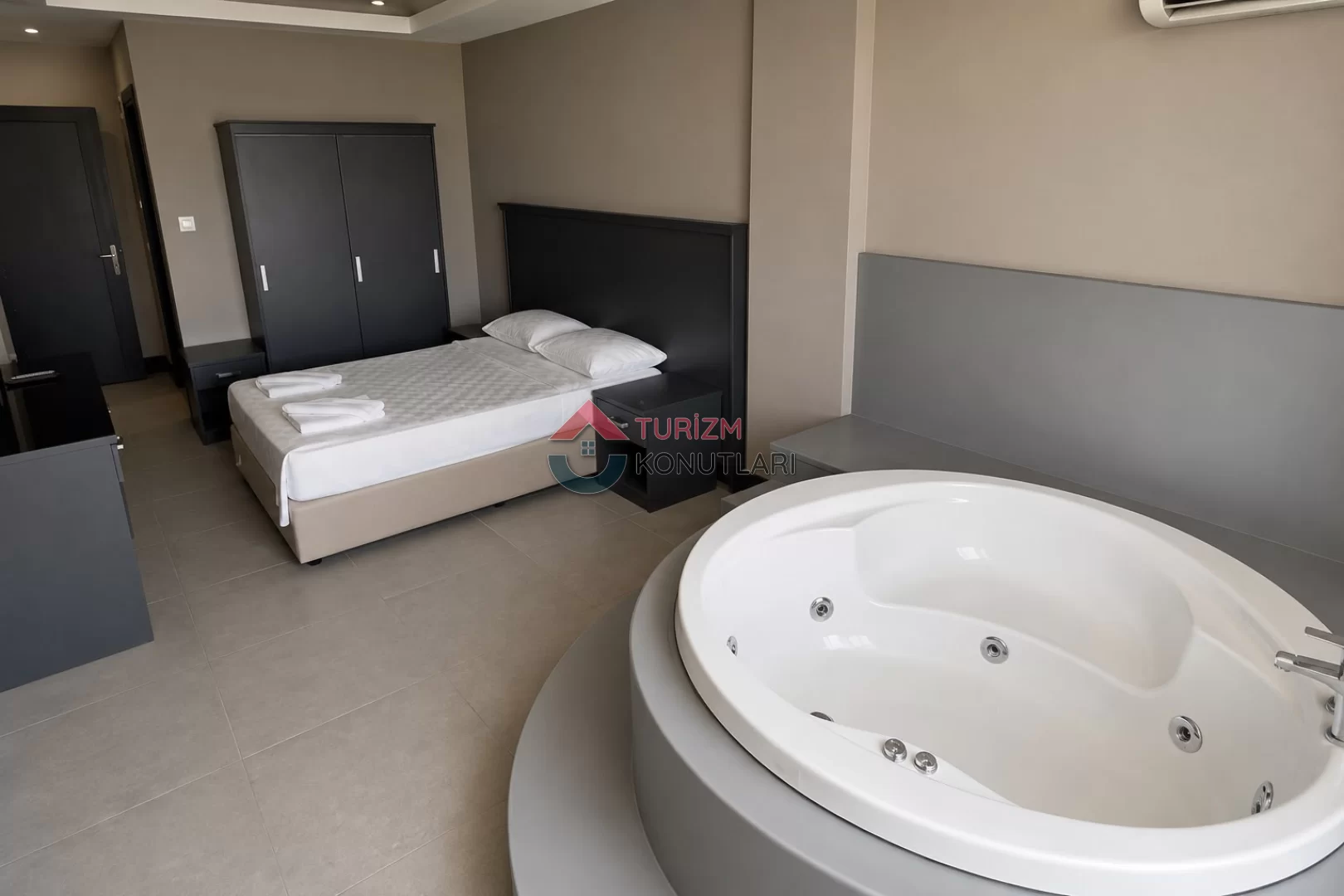 Ölüdeniz'de Jakuzili, Havuzlu Lüx 1+1 Daire (açıklamayı Okuyunuz)