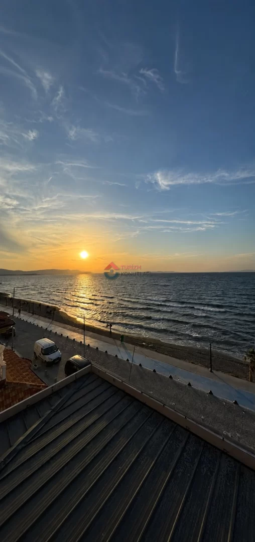Urla'da Denize Sıfır 1+1 Ev